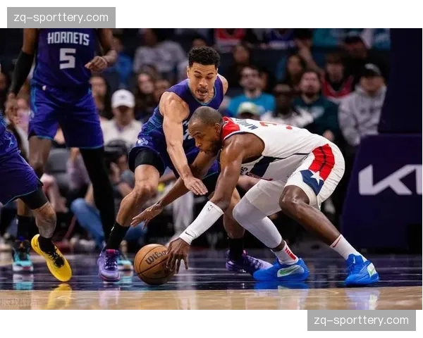 活塞与黄蜂第三节爆发大规模群殴 四人遭驱逐恐影响季后赛席位争夺